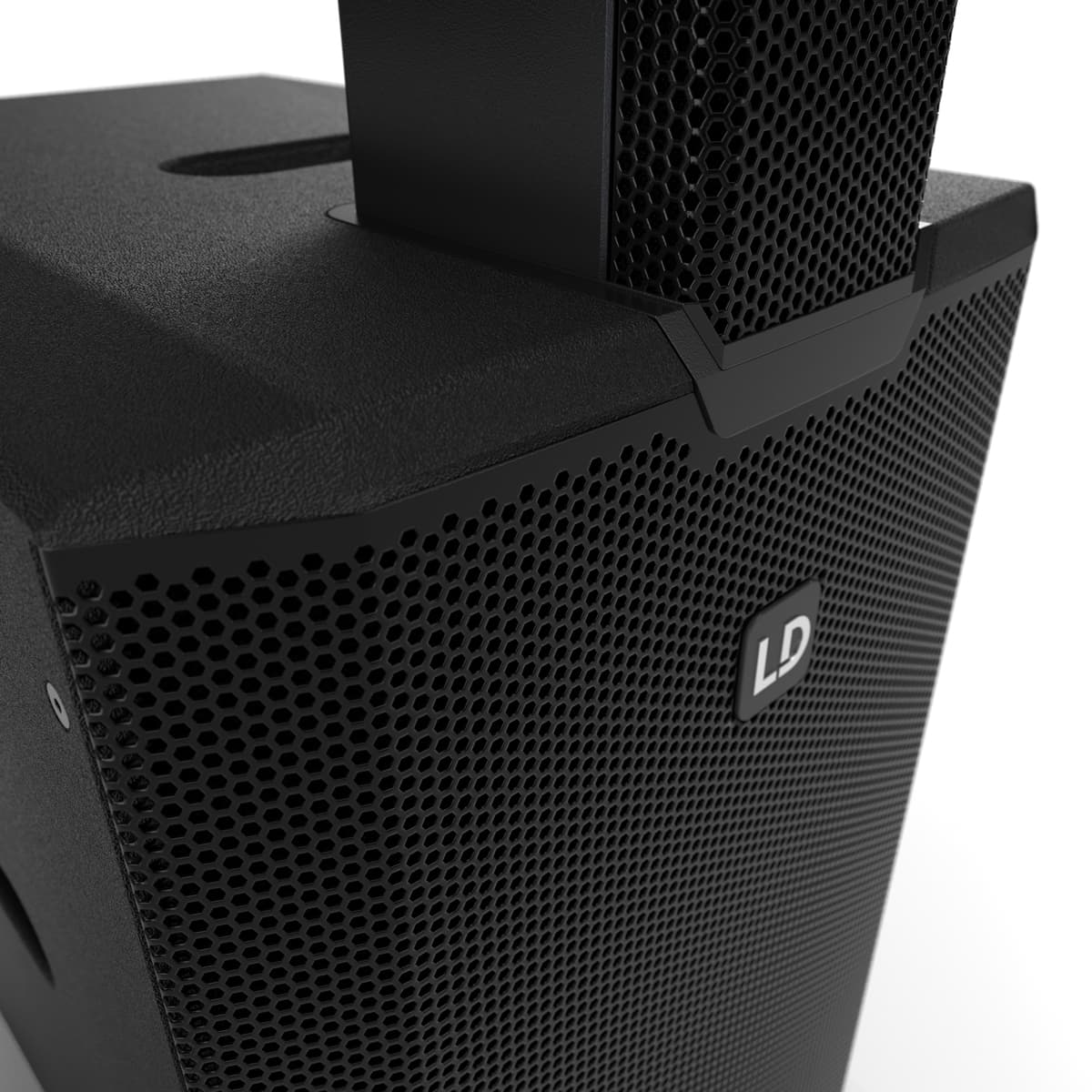 Detailaufnahme des Wabengitters und der Säulenaufnahme am Subwoofer